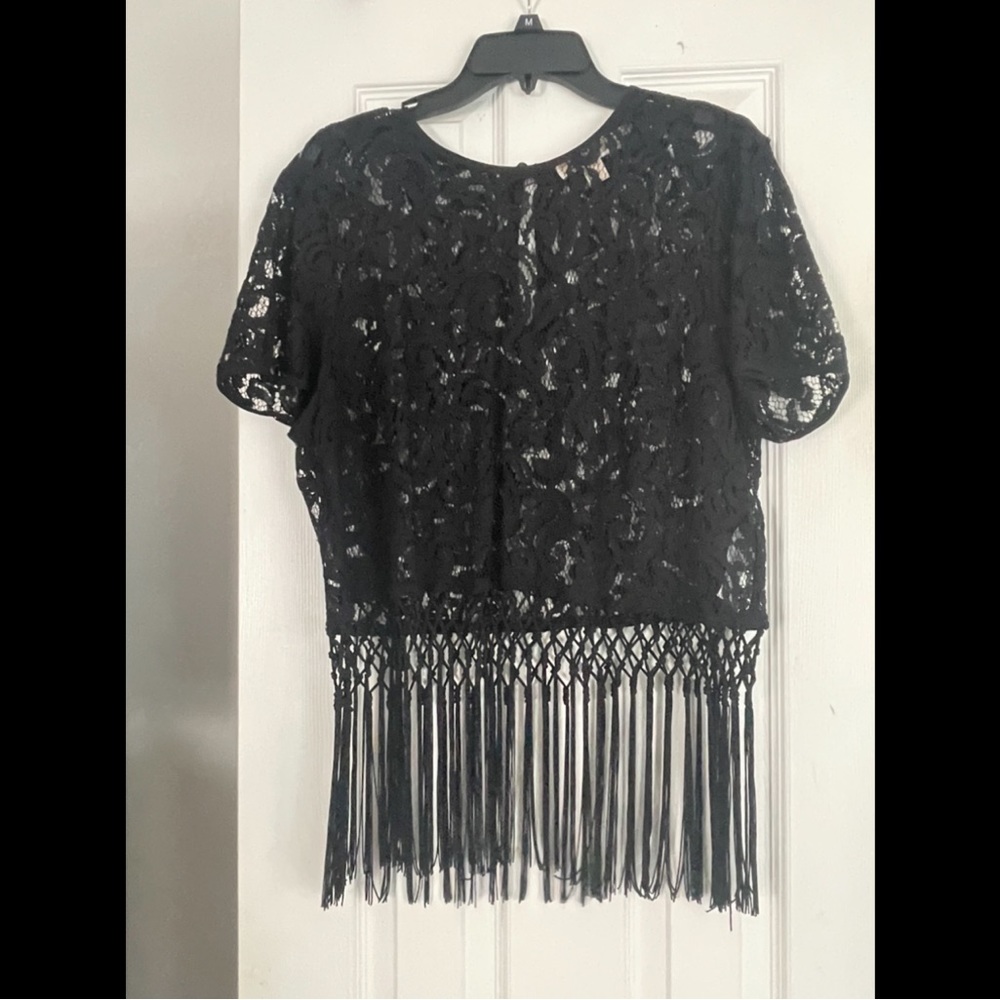 Lacy crop top style